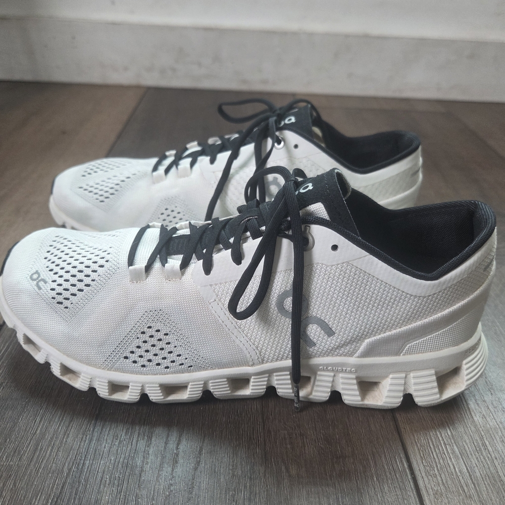 On Cloud X Women’s White and Black Running Shoes - Picture 7 of 9